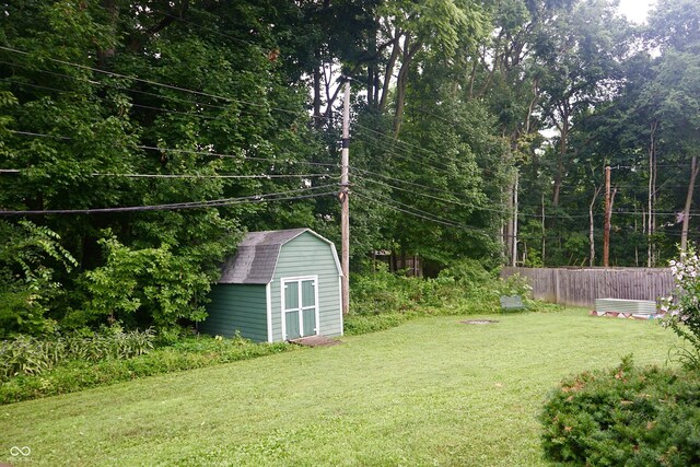 7780 Cree Trl, Indianapolis, IN 46250 - view of yard featuring a shed