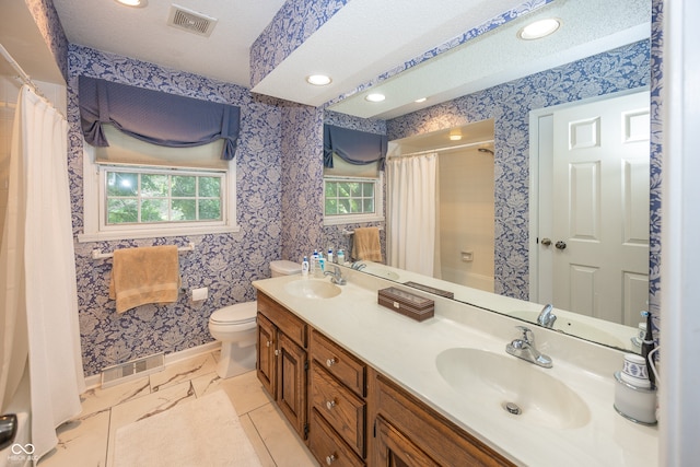 12602 Lockerbie Cir, Carmel, IN 46033 - full bath featuring recessed lighting, double vanity, curtained shower, and wallpapered walls