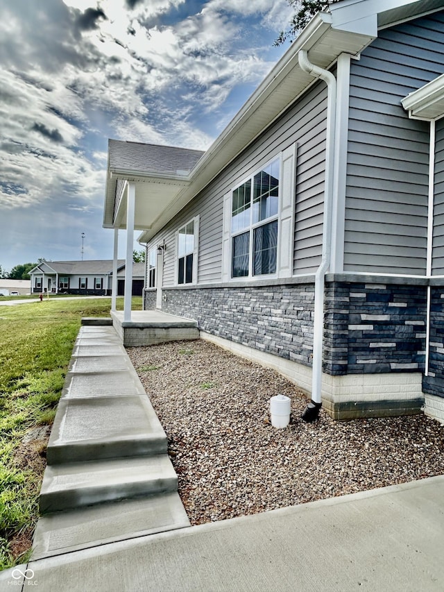 10 Doe Creek Cir, Cloverdale, IN 46120 - view of side of home with a yard