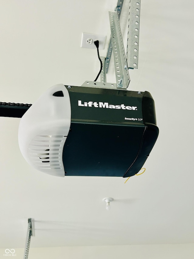 10 Doe Creek Cir, Cloverdale, IN 46120 - garage view of a garage door opener