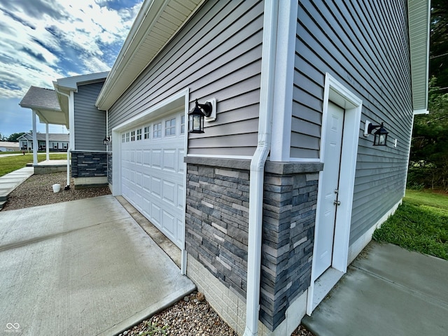 10 Doe Creek Cir, Cloverdale, IN 46120 - garage featuring concrete driveway