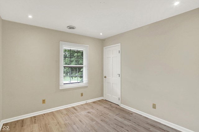 3302 Beech Dr, Columbus, IN 47203 - empty room featuring light wood-type flooring and recessed lighting