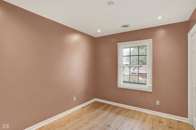3302 Beech Dr, Columbus, IN 47203 - unfurnished room featuring a smoke detector, light wood finished floors, and recessed lighting