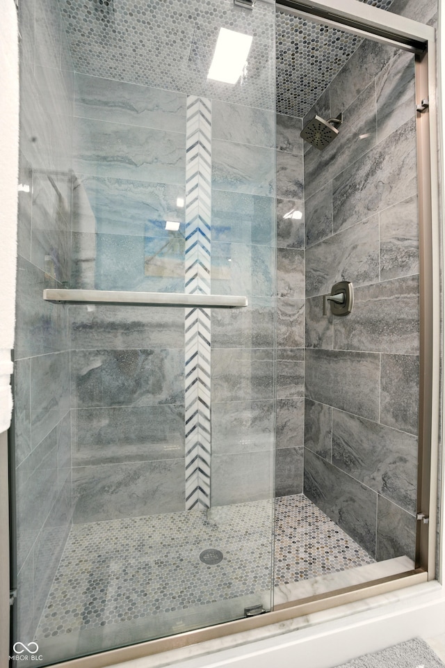 8650 Jaffa Ct W Drive 32, Indianapolis, IN 46260 - bathroom featuring a shower stall