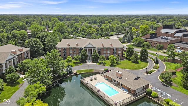 8650 Jaffa Ct W Drive 32, Indianapolis, IN 46260 - bird's eye view of a pool and a heavily wooded area