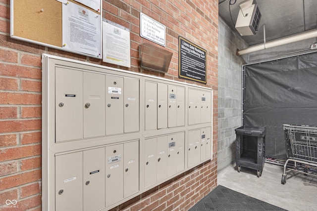 8650 Jaffa Ct W Drive 32, Indianapolis, IN 46260 - surrounding community featuring mail area and brick wall