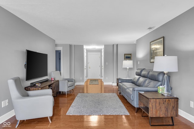 8650 Jaffa Ct W Drive 32, Indianapolis, IN 46260 - living area featuring baseboards and wood finished floors