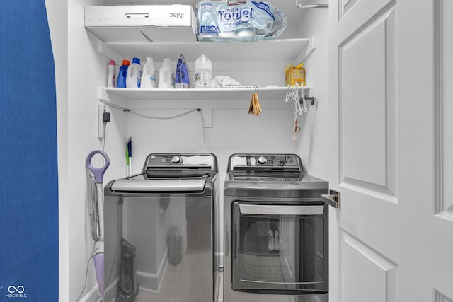8650 Jaffa Ct W Drive 32, Indianapolis, IN 46260 - washroom featuring washer and clothes dryer