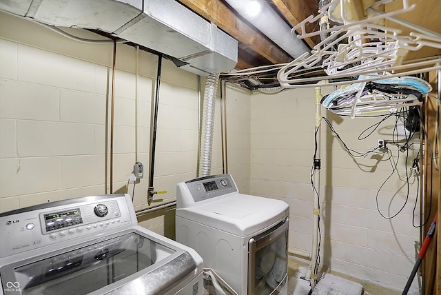 125 E Waterbury Rd, Indianapolis, IN 46227 - laundry area featuring washing machine and dryer