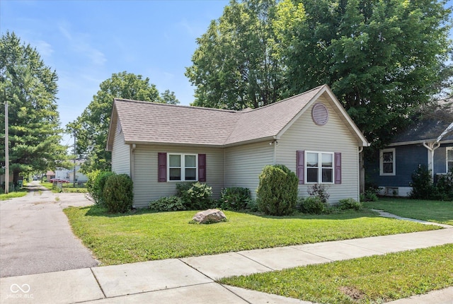 221 N Adams St, Brownsburg, IN 46112 - view of front facade featuring a front yard, roof with shingles, and driveway