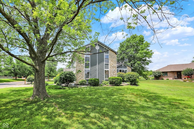 826 Royal Saint George Dr, Greenwood, IN 46143 - view of front of property featuring a front yard and stone siding