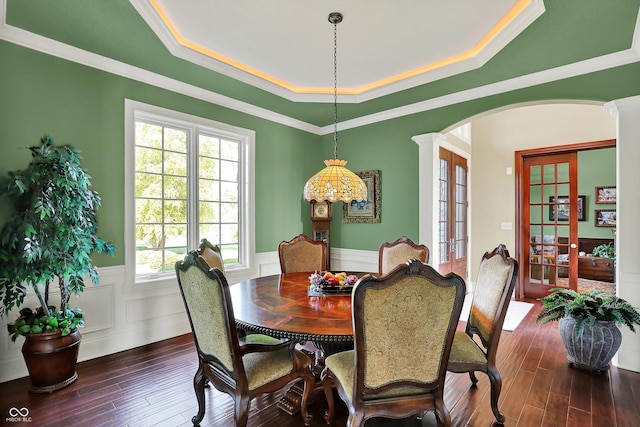 523 S 700 E, Whitestown, IN 46075 - dining space featuring arched walkways, a tray ceiling, a wainscoted wall, dark wood-style flooring, and crown molding