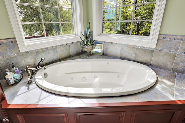 523 S 700 E, Whitestown, IN 46075 - full bathroom with a jetted tub