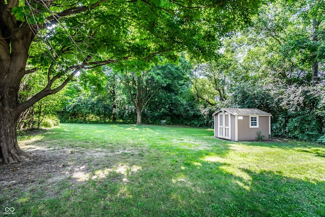 5123 Marble Ct, Indianapolis, IN 46237 - view of green lawn with a shed and a view of trees