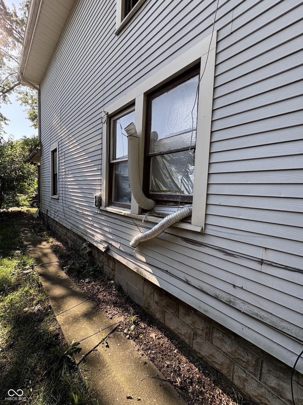 646 N Temple Ave, Indianapolis, IN 46201 - view of side of home