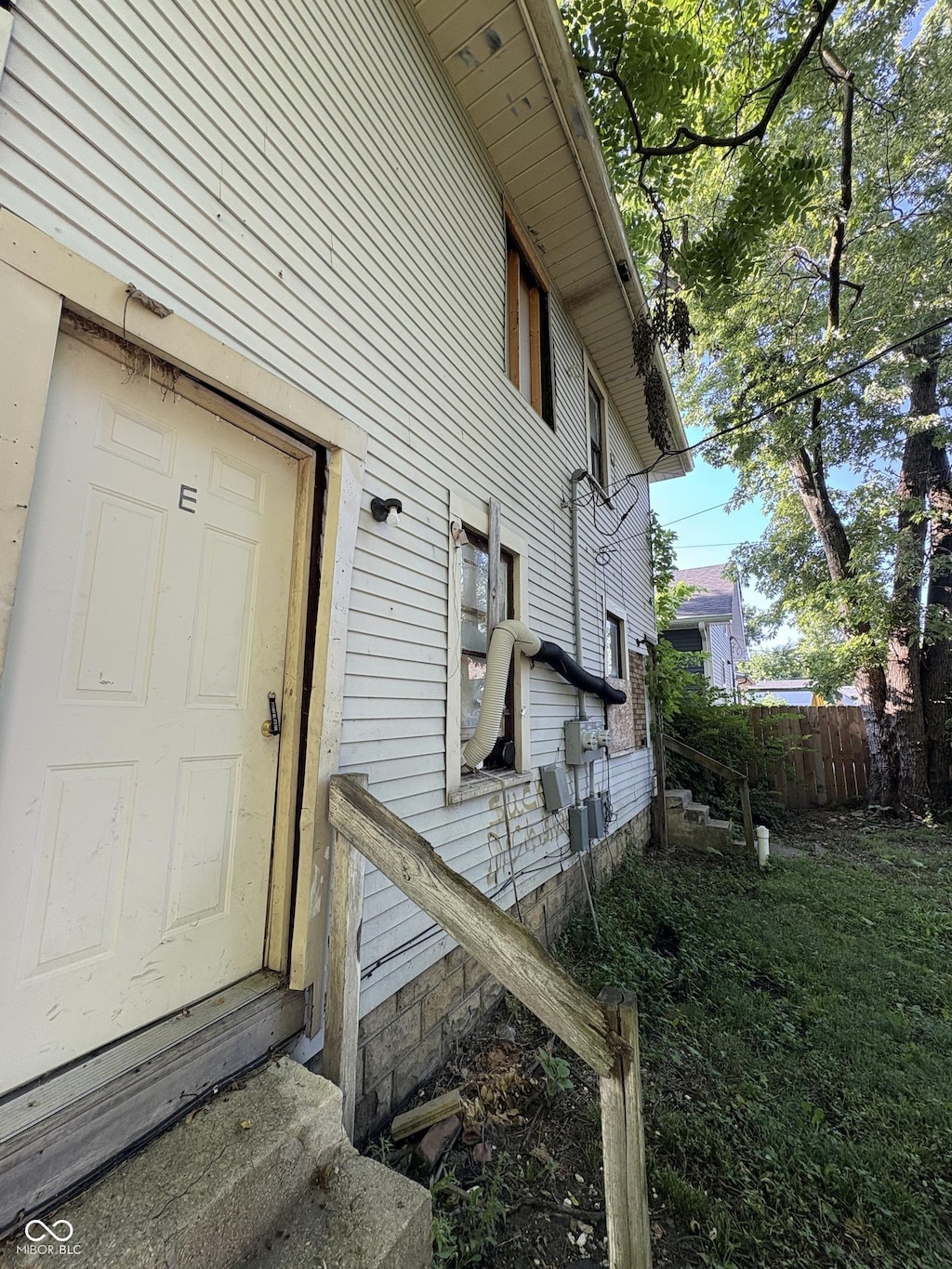 646 N Temple Ave, Indianapolis, IN 46201 - view of exterior entry