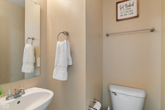 2564 Woodfield Blvd, Franklin, IN 46131 - half bath featuring a sink and toilet