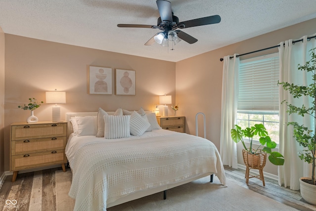 2564 Woodfield Blvd, Franklin, IN 46131 - bedroom with light wood-style floors and a ceiling fan