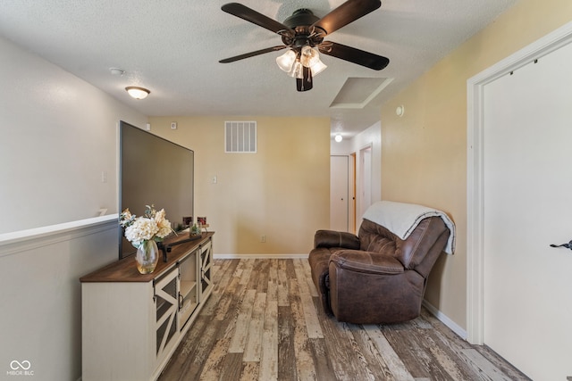 2564 Woodfield Blvd, Franklin, IN 46131 - living area with wood finished floors, a textured ceiling, and ceiling fan