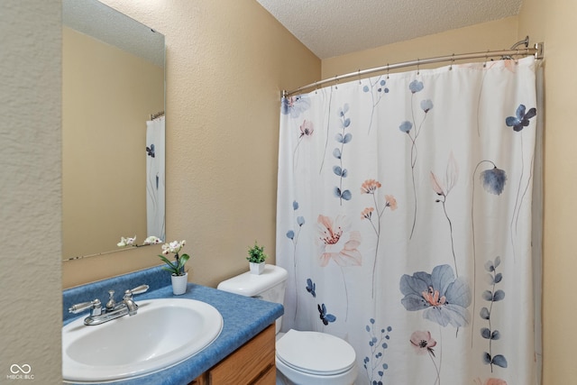 2564 Woodfield Blvd, Franklin, IN 46131 - full bathroom featuring a textured ceiling, vanity, a textured wall, and a shower with curtain