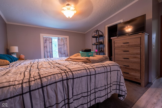 2501 Mitten Rd, Bowling Green, IN 47833 - bedroom featuring ornamental molding and a textured ceiling