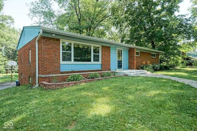 4720 Kessler View Dr, Indianapolis, IN 46220 - ranch-style house with a front yard and brick siding