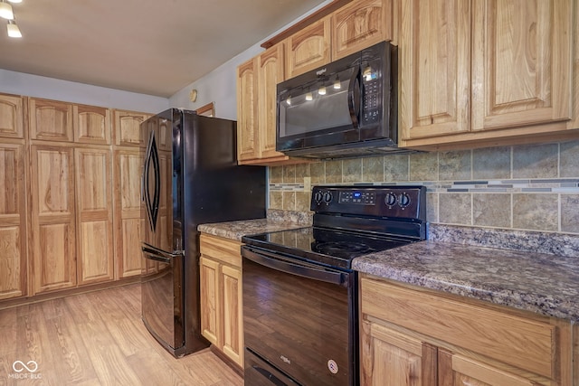 4720 Kessler View Dr, Indianapolis, IN 46220 - kitchen featuring black appliances, tasteful backsplash, light wood-style flooring, and light brown cabinets