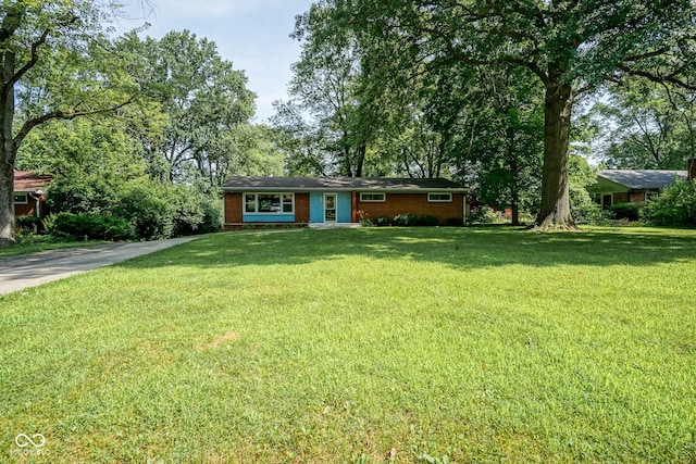 4720 Kessler View Dr, Indianapolis, IN 46220 - ranch-style home with a front yard and brick siding