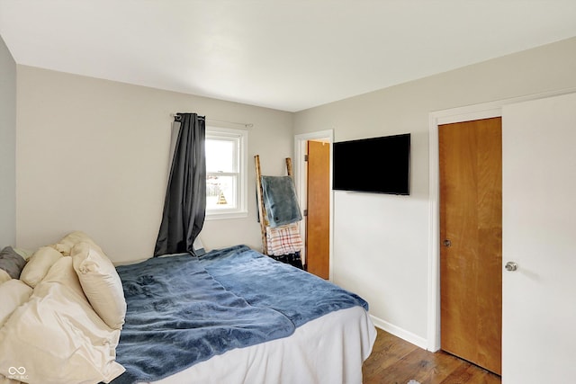 2630 Flintwood Dr, Columbus, IN 47203 - bedroom with wood finished floors and baseboards