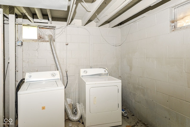 4218 N Irvington Ave, Indianapolis, IN 46226 - laundry room featuring independent washer and dryer