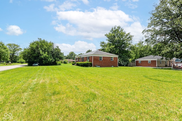 4218 N Irvington Ave, Indianapolis, IN 46226 - view of grassy yard