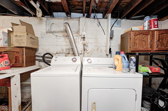 1810 Calhoun St, Indianapolis, IN 46203 - laundry area with separate washer and dryer