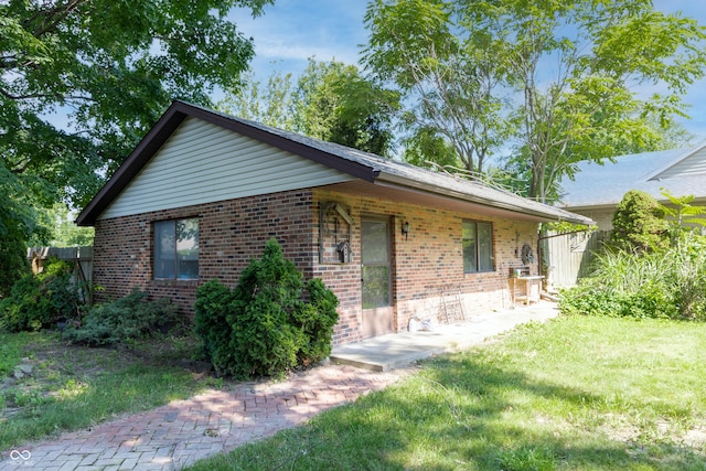 602 Valley Dr, Crawfordsville, IN 47933 - view of front of house with brick siding and a front lawn