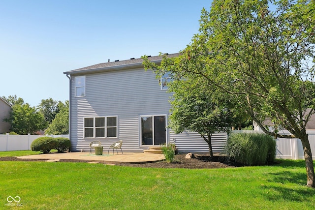 10792 Sawgrass Dr, Fishers, IN 46037 - back of property featuring a patio
