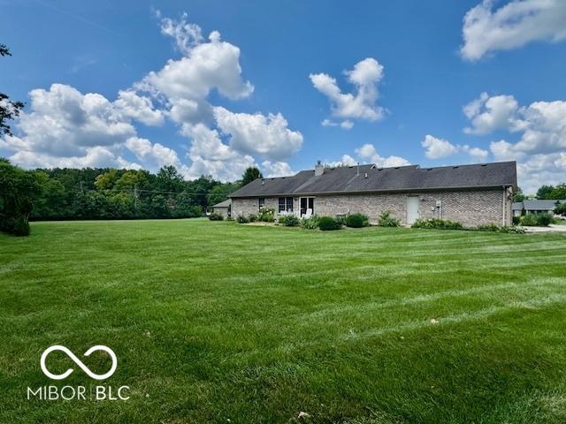 1042 W Oak Hill Xing, Crawfordsville, IN 47933 - view of grassy yard