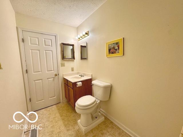 1042 W Oak Hill Xing, Crawfordsville, IN 47933 - bathroom with vanity and a textured ceiling