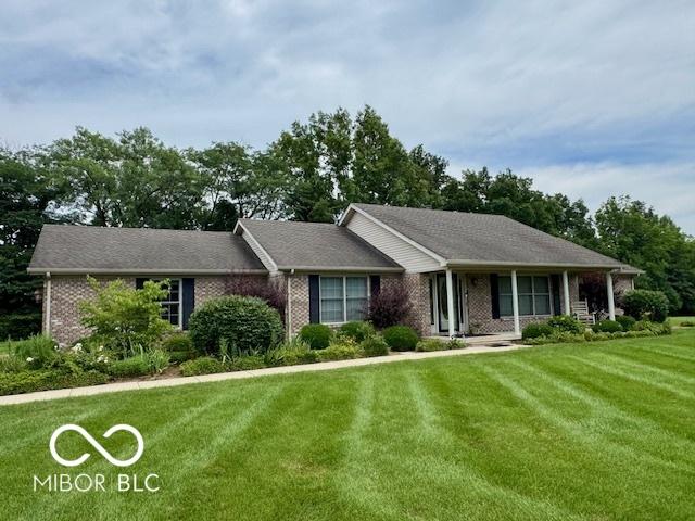 1042 W Oak Hill Xing, Crawfordsville, IN 47933 - single story home featuring brick siding and a front yard