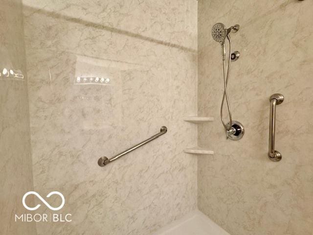 1042 W Oak Hill Xing, Crawfordsville, IN 47933 - bathroom with a shower