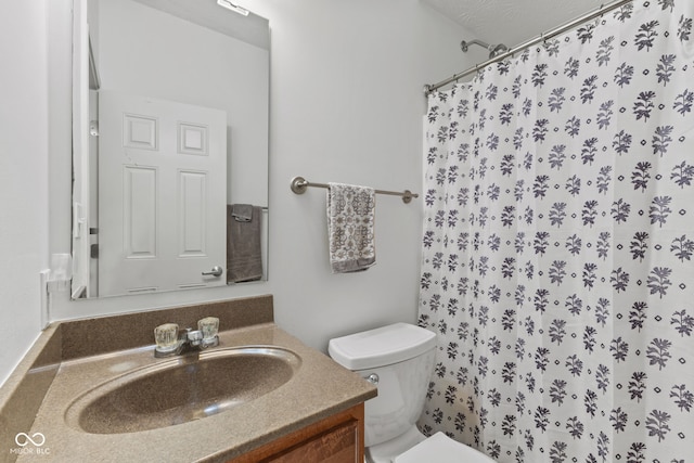 2232 N Park Ave, Indianapolis, IN 46205 - full bath with vanity and a shower with shower curtain