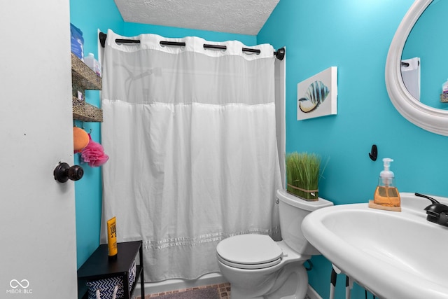 296 Summit Ridge Dr, Greenwood, IN 46142 - full bath featuring a shower with curtain and a textured ceiling