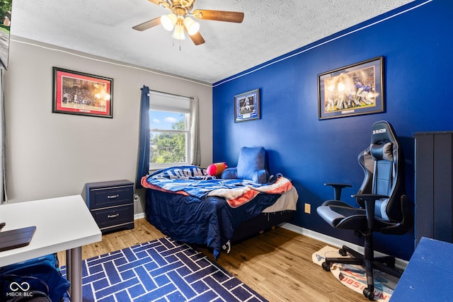 296 Summit Ridge Dr, Greenwood, IN 46142 - bedroom featuring a textured ceiling, light wood-style floors, and ceiling fan