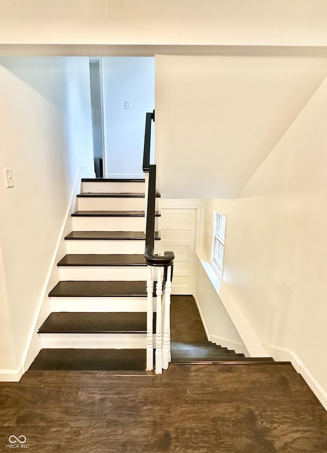 401 Dellwood Dr, Covington, IN 47932 - stairway with baseboards