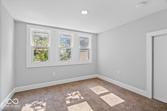 2813 S Monroe St, Muncie, IN 47302 - unfurnished room with carpet flooring, plenty of natural light, a smoke detector, and recessed lighting