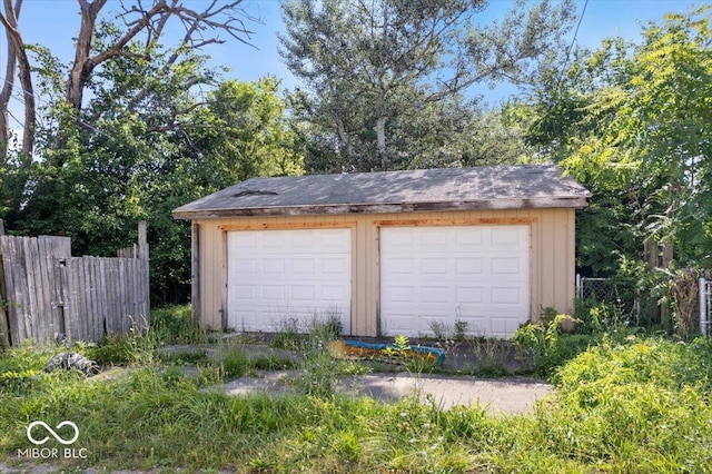 2813 S Monroe St, Muncie, IN 47302 - view of detached garage