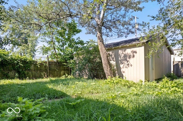 2813 S Monroe St, Muncie, IN 47302 - view of yard featuring a storage shed