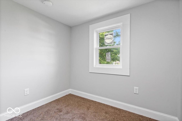 2813 S Monroe St, Muncie, IN 47302 - spare room featuring carpet flooring and a smoke detector