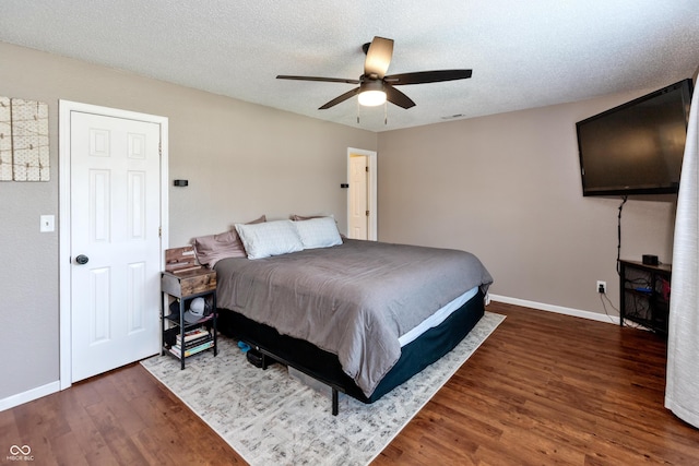 2082 Fiesbeck Dr, Columbus, IN 47201 - bedroom with wood finished floors, a ceiling fan, and a textured ceiling