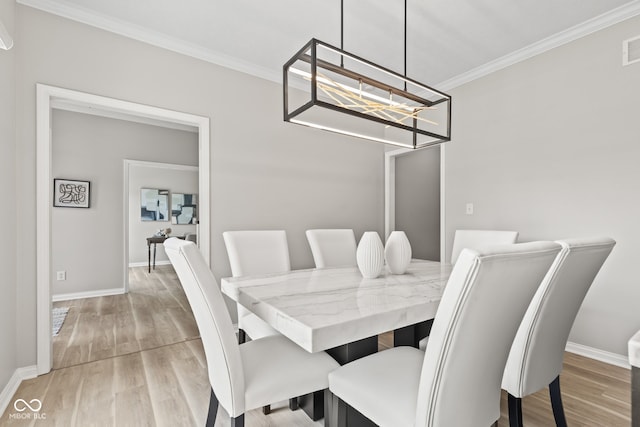 5910 Hickory Woods Dr, Plainfield, IN 46168 - dining area featuring crown molding, a chandelier, and light wood-type flooring