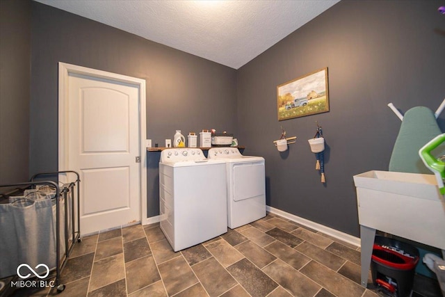 1615 N Blue Rd, Greenfield, IN 46140 - laundry room with washer and clothes dryer and a textured ceiling