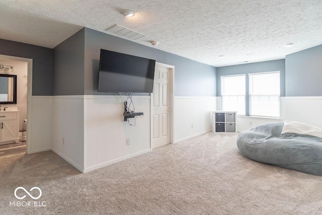 10450 Wintergreen Way, Indianapolis, IN 46234 - carpeted living area with a wainscoted wall and a textured ceiling